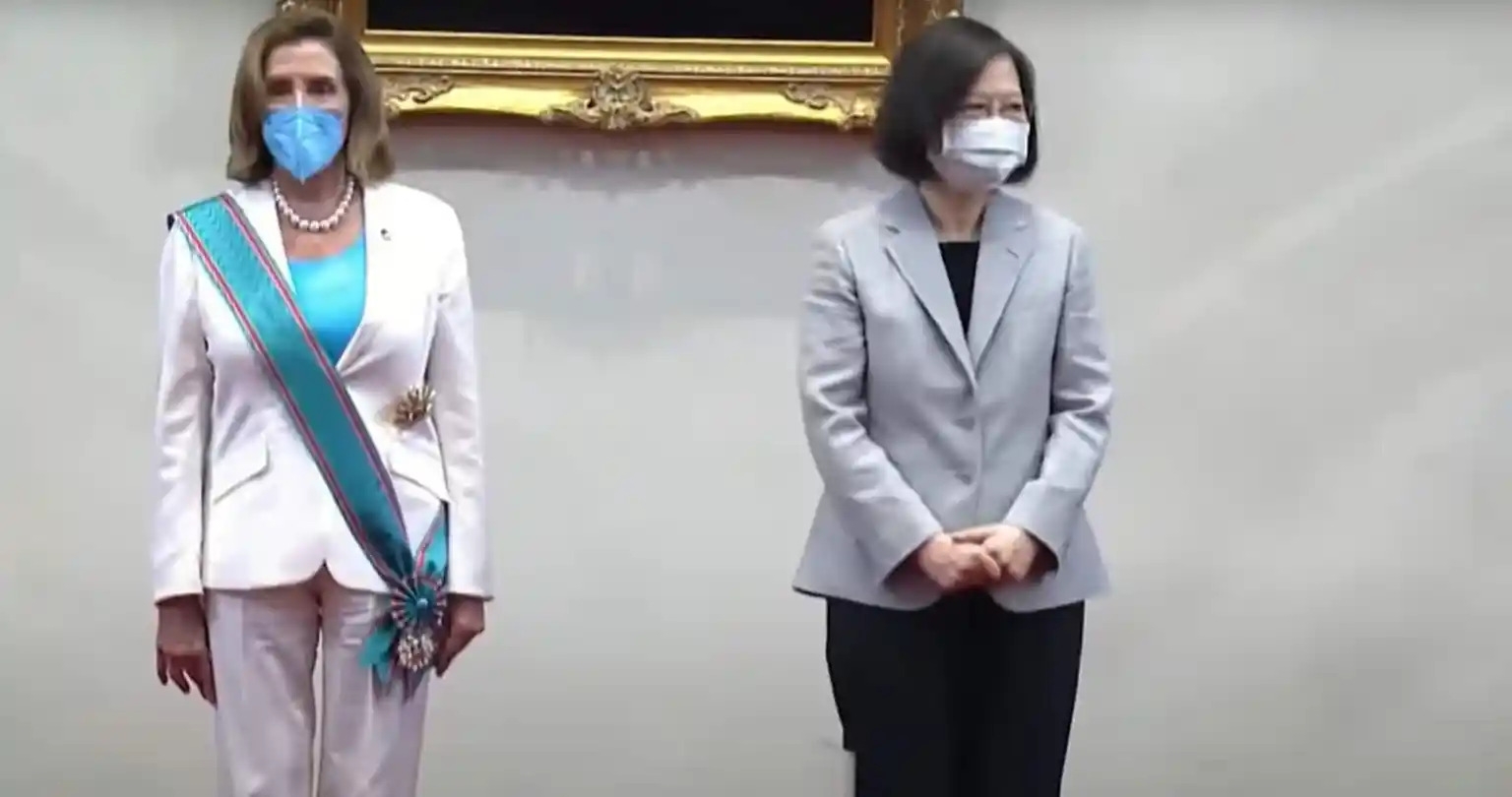 Nancy Pelosi acompañada de la presidenta de Taiwán. Foto: Reuters Nancy Pelosi acompañada de la presidenta de Taiwán. Foto: Reuters
