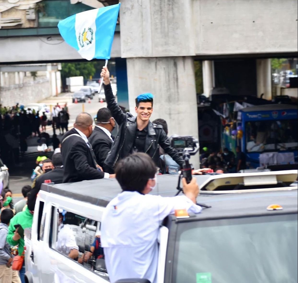 Nelson fue recibido con una caravana en su llegada a Guatemala
