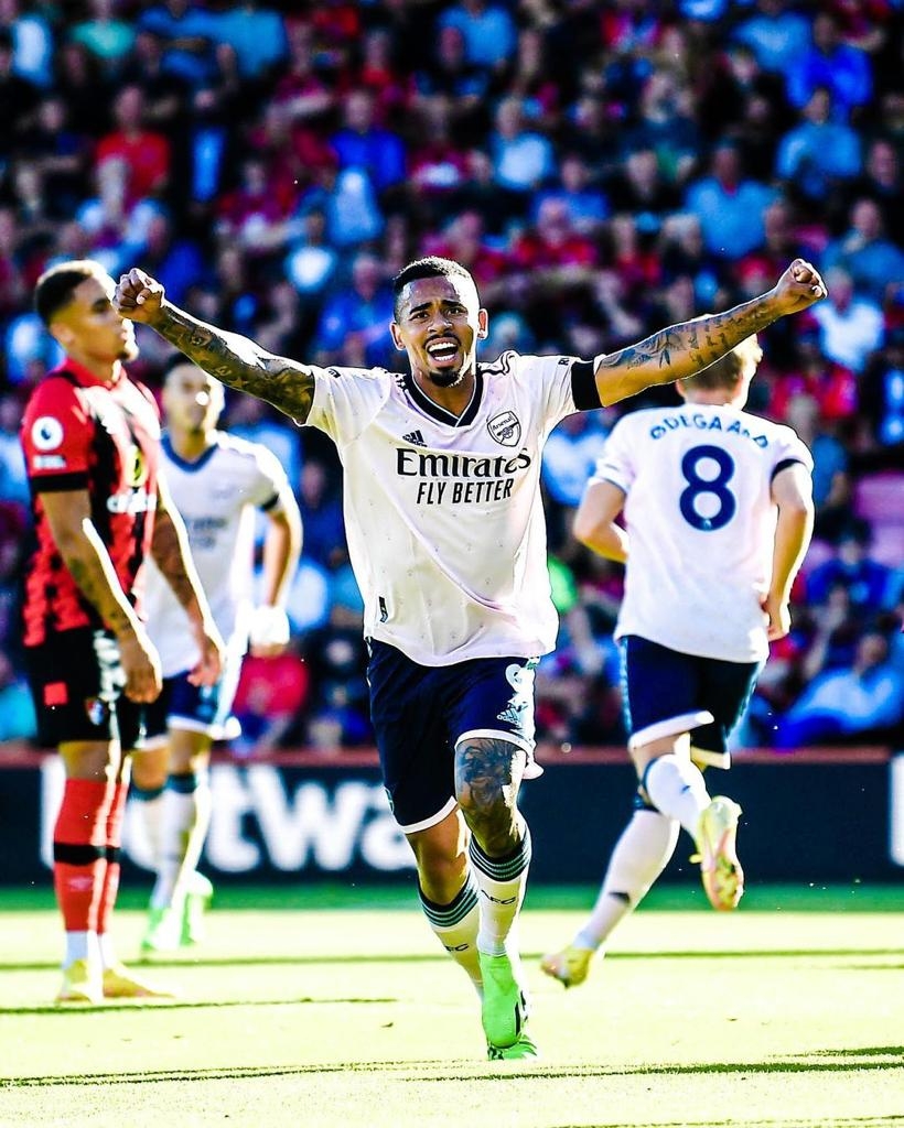 El exjugador del Manchester City ayudó a que su compañero Odegaard anotara el primero gol en el Vitality Stadium