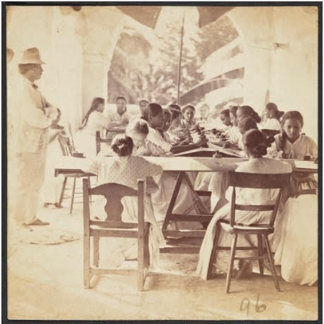En Izamal se conservan estas paredes sobre los cimientos de lo que fue la casa de la maestra Josefa En Izamal se conservan estas paredes sobre los cimientos de lo que fue la casa de la maestra Josefa