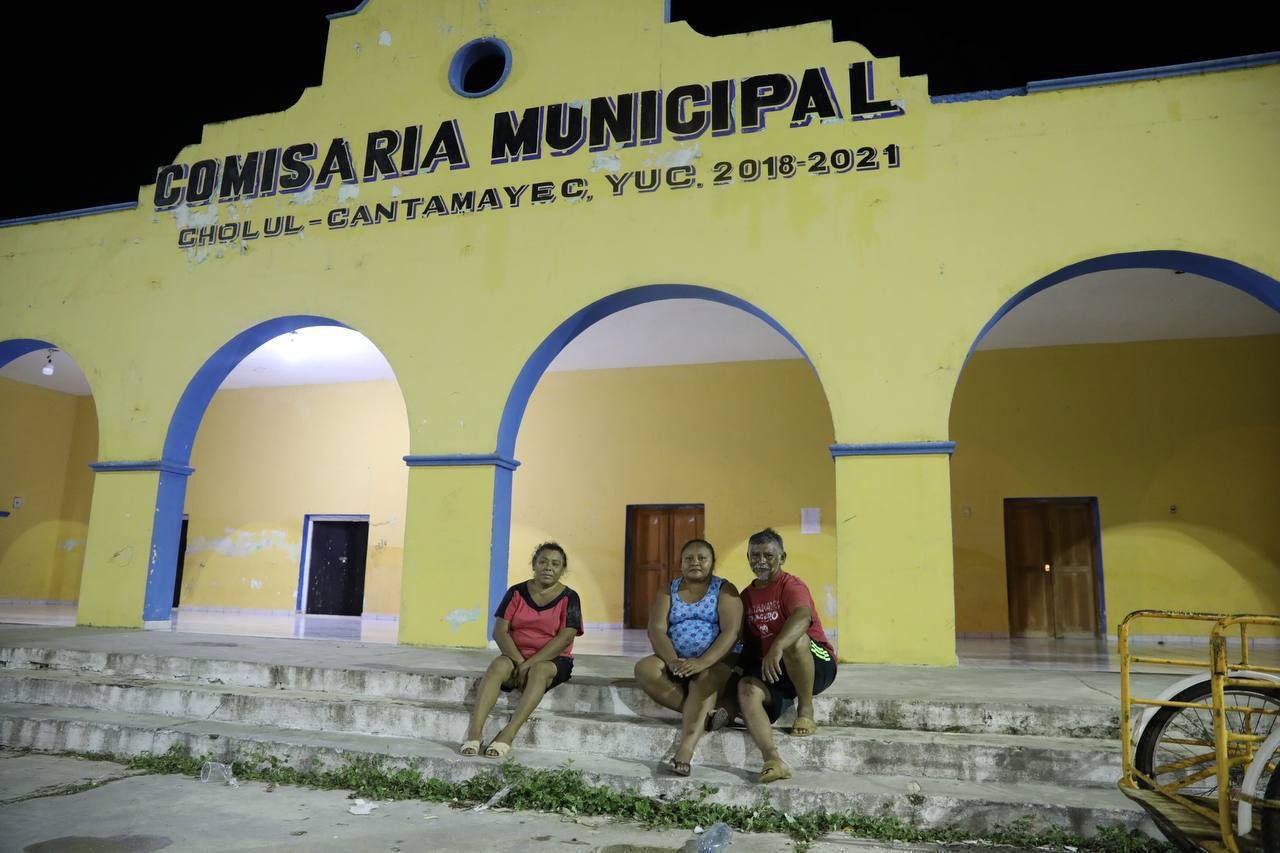 Tras el compromiso del Gobernador Mauricio Vila Dosal de mejorar el alumbrado público para los habitantes de la comisaría de Cholul