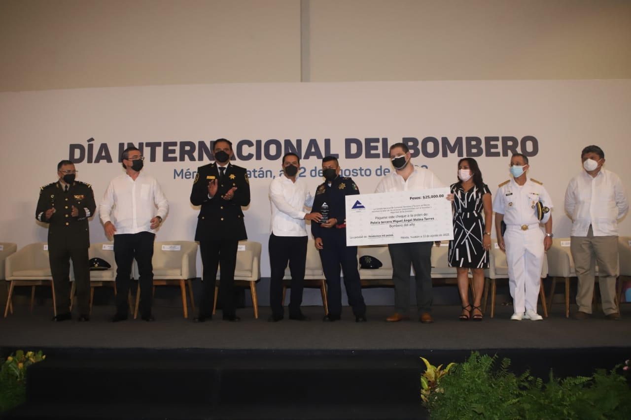  Miguel Ángel Molina Torres fue nombrado como el Bombero del Año