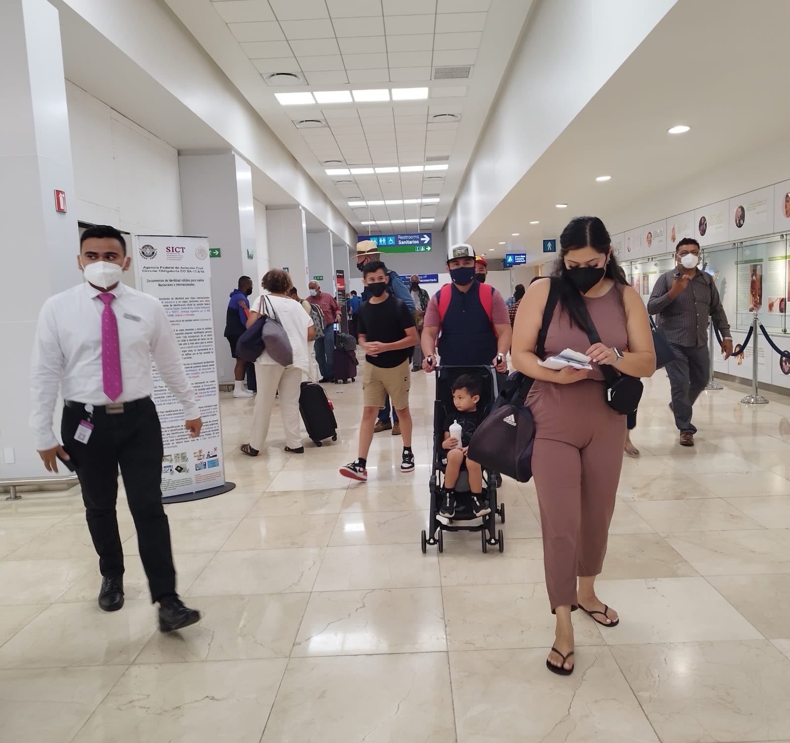 En cuanto a salidas el primero fue el 821 de Aeroméxico a la capital del país a las 06:01 horas