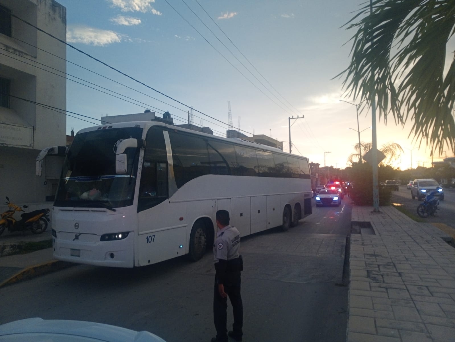 Aseguran dos autobuses con indocumentados en Campeche Aseguran dos autobuses con indocumentados en Campeche