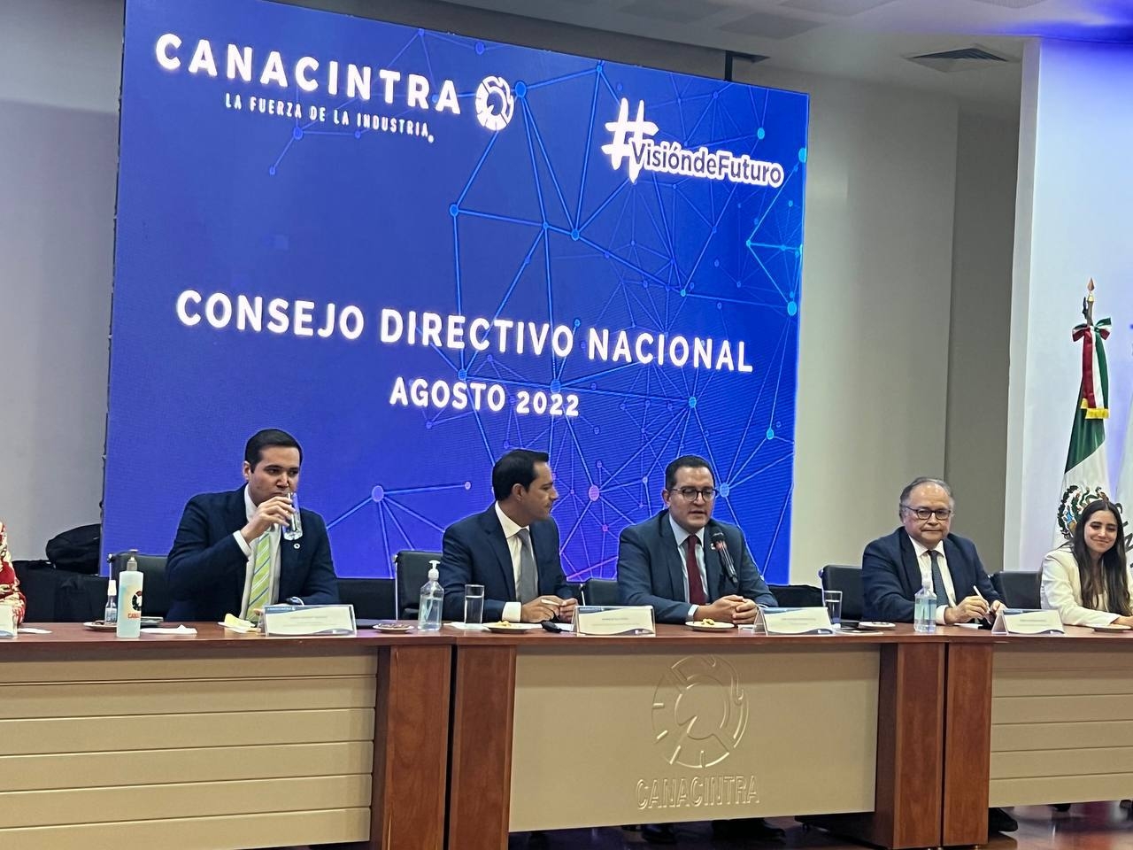 Mauricio Vila destacó las oportunidades al invertir en Yucatán durante convención de Canacintra