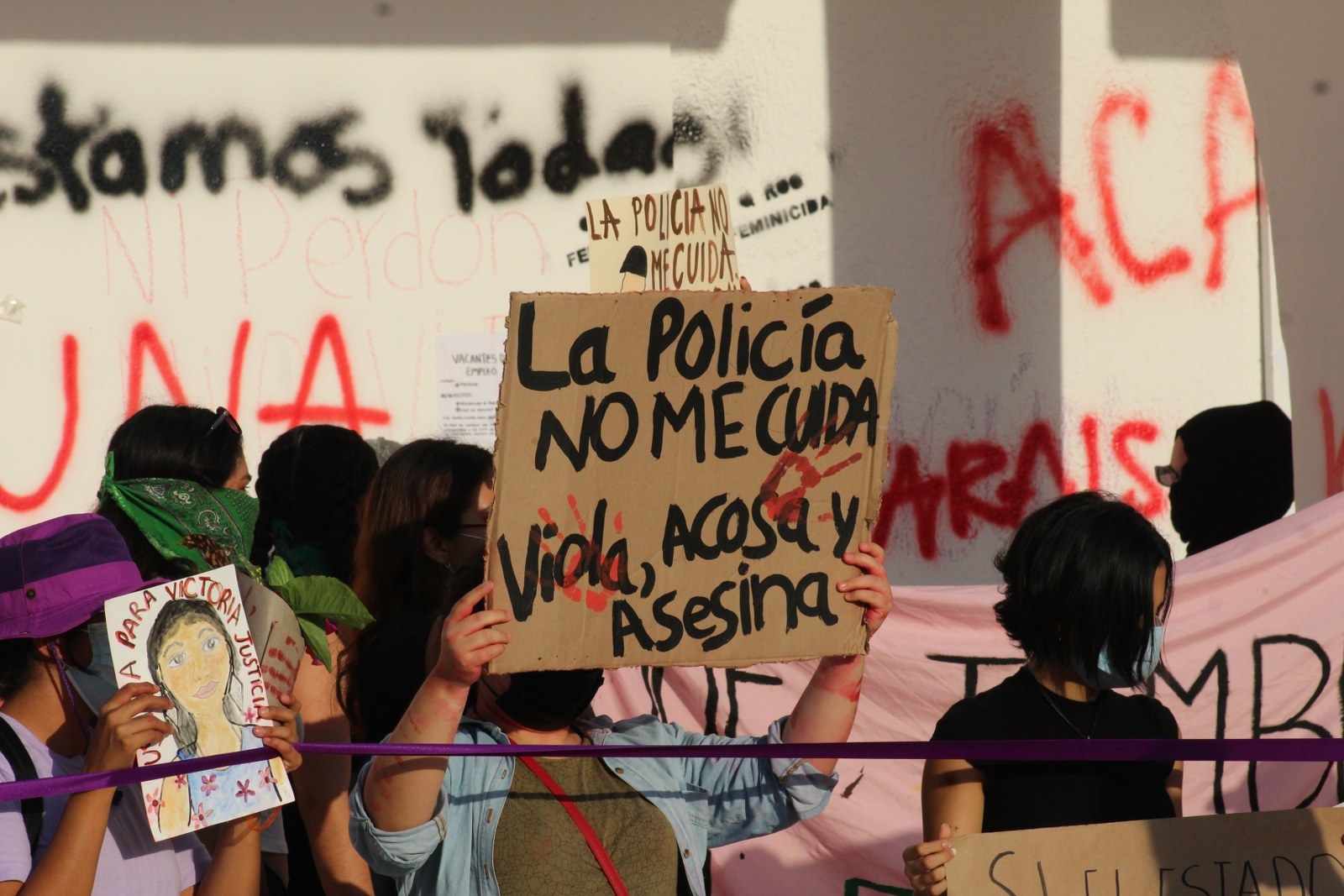 Las activistas detallaron que se necesita una mujer, profesionista,
competente, con formación especializada en atención a víctimas
