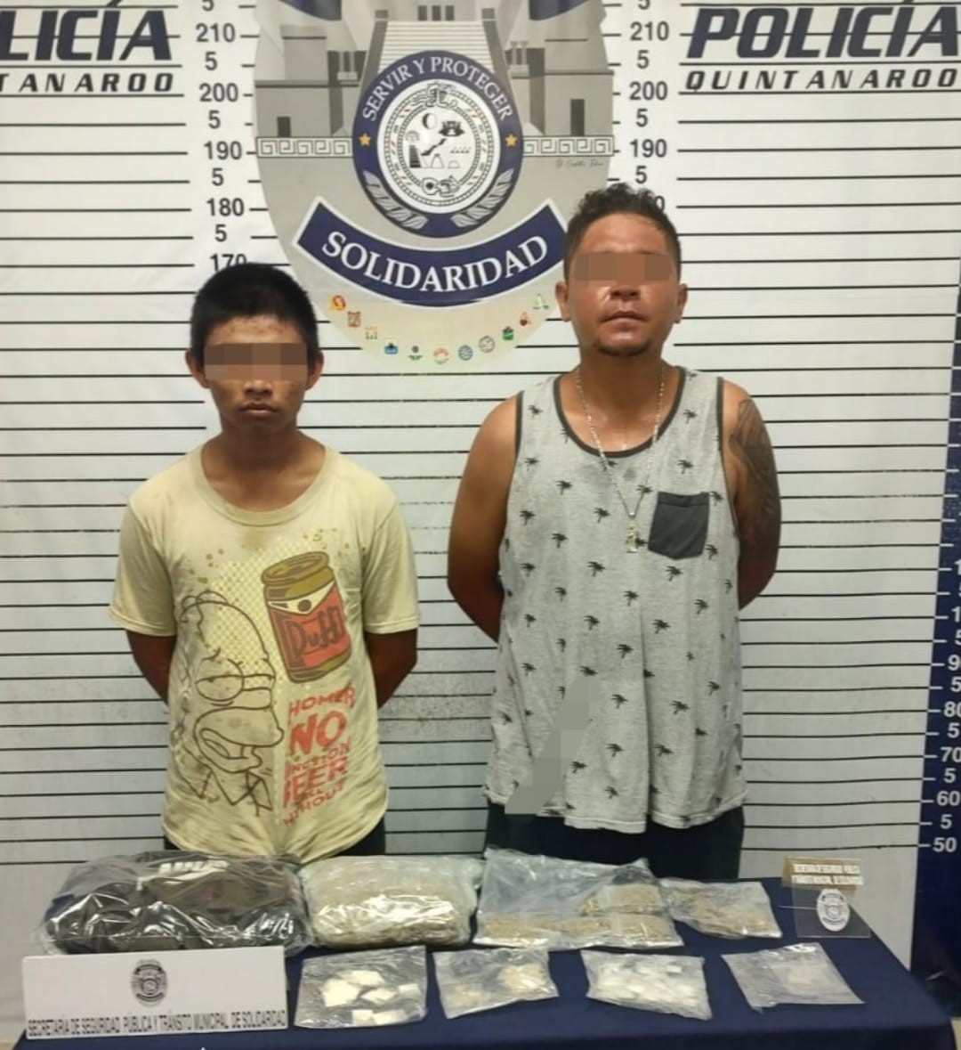 Policía de Playa del Carmen detiene a dos narcomenudistas con 150 bolsas de droga