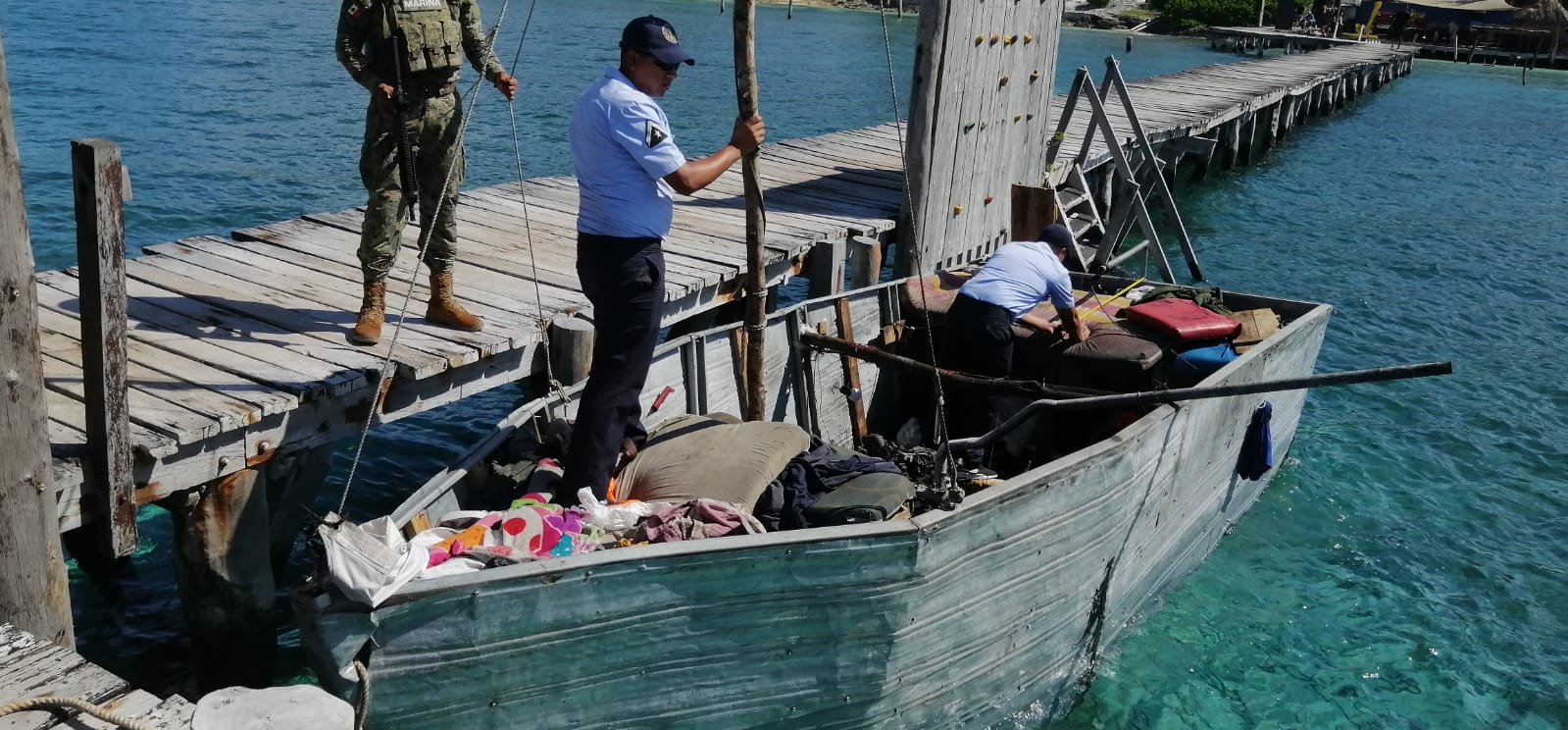 La embarcación fue revisada por elementos de la Capitanía de Puerto en Isla Mujeres, luego de reportarse su hallazgo