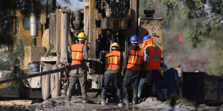 A casi tres semanas del accidente en la mina "El Pinabete" se le presentó a familiares de los trabajadores atrapados un plan de rescate A casi tres semanas del accidente en la mina "El Pinabete" se le presentó a familiares de los trabajadores atrapados un plan de rescate