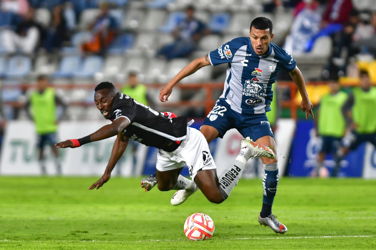 Pachuca de Almada vence al Atlas y se acerca a zona de clasificación