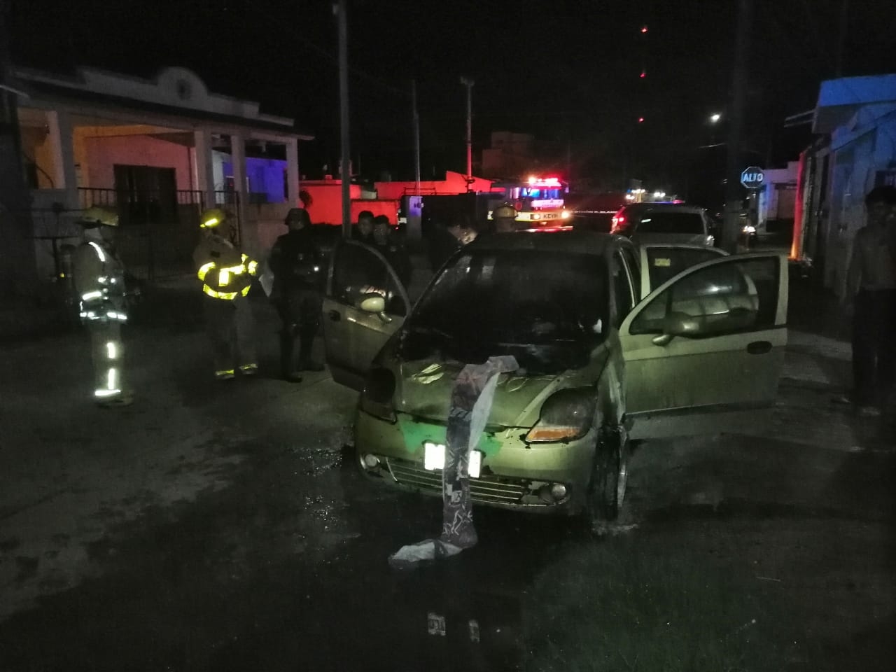 Se trata del tercer auto quemado de manera consecutiva en Chetumal Se trata del tercer auto quemado de manera consecutiva en Chetumal