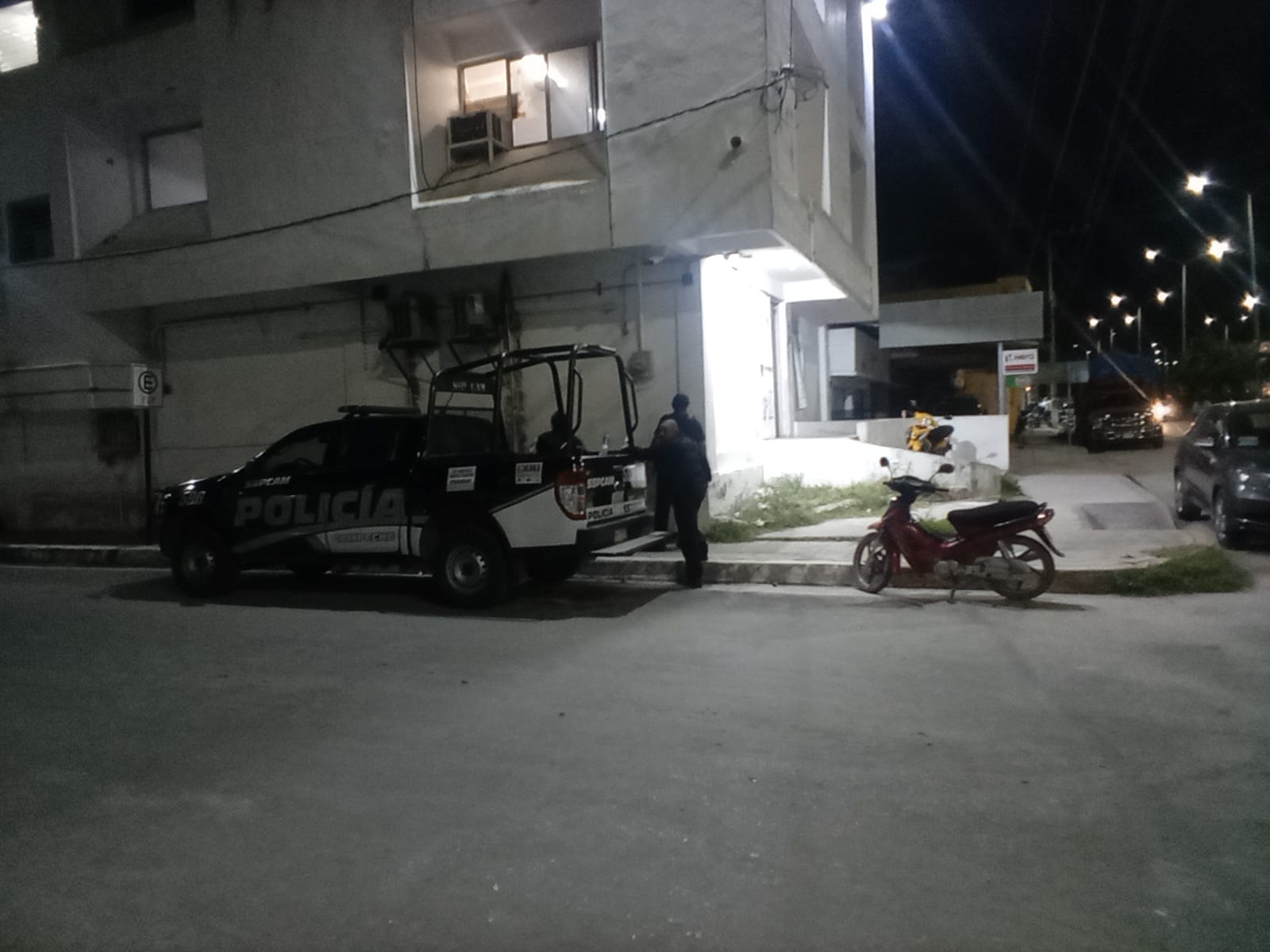 Policías de Palizada detienen a tres personas con droga y armas