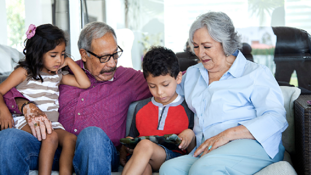 Este domingo 28 de agosto aprovecha los descuentos especiales para adultos mayores y celebra a lo grande tu día