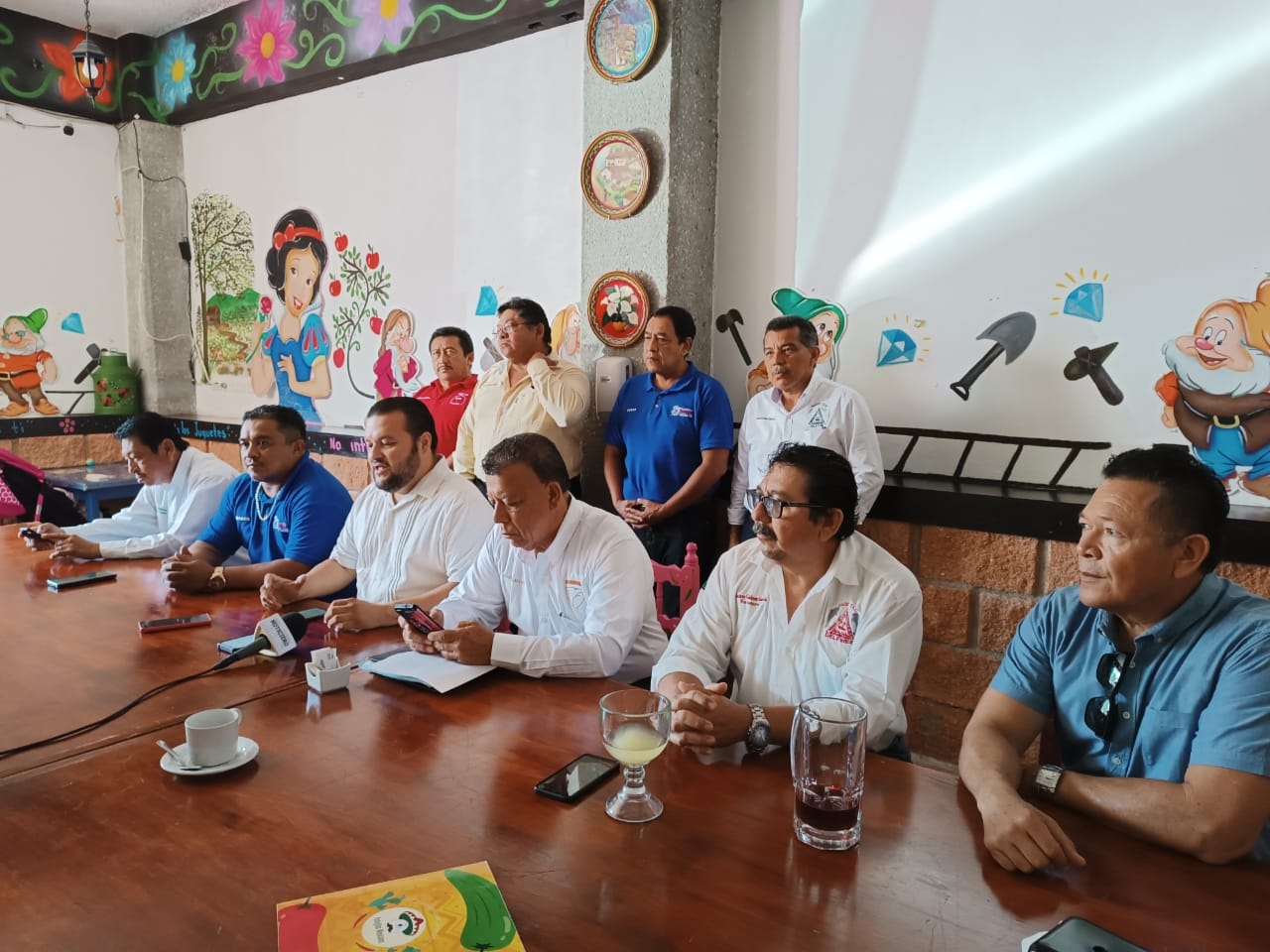 Taxistas señalaron que el SUTV solamente busca hacer experimentos en sus servicioos Taxistas señalaron que el SUTV solamente busca hacer experimentos en sus servicioos