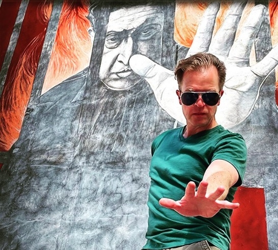 López Gavito compartió una foto en un mural de Siqueiros donde asegura que esta noche hará arte