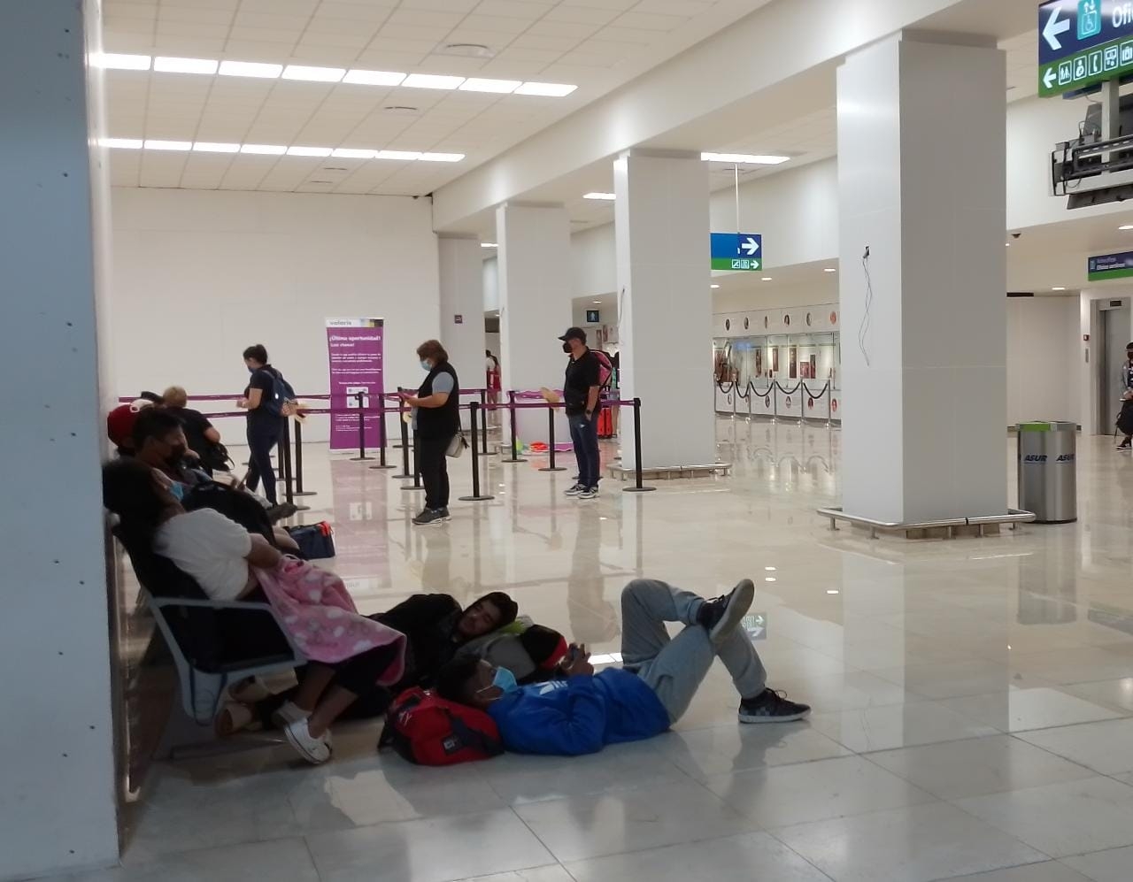 Los viajeros pensaban hacer el traslado en autobús, pero dudaron por el tiempo que harían a la CDMX