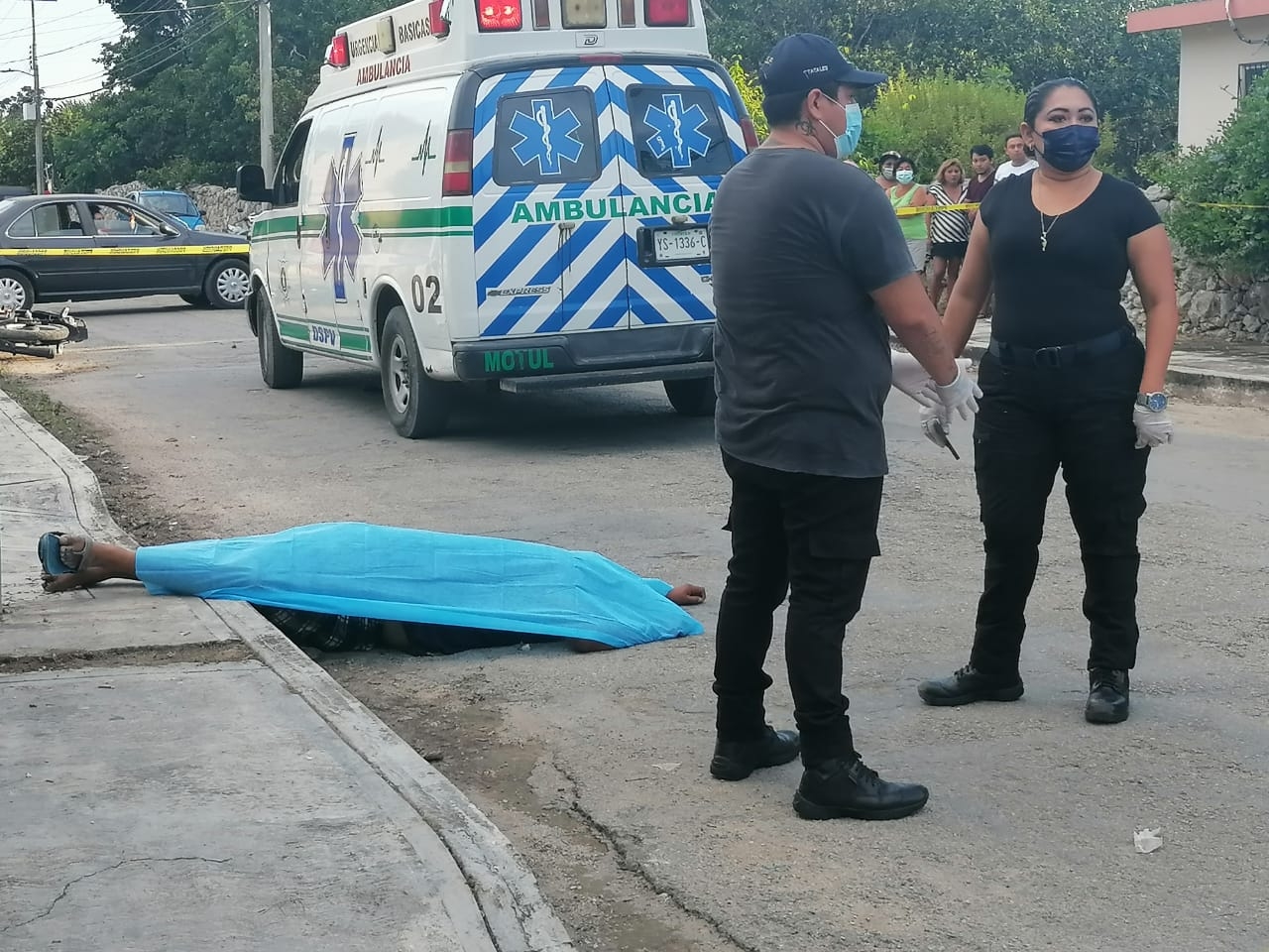 Auto impacta a motociclista y lo mata en Motul Auto impacta a motociclista y lo mata en Motul