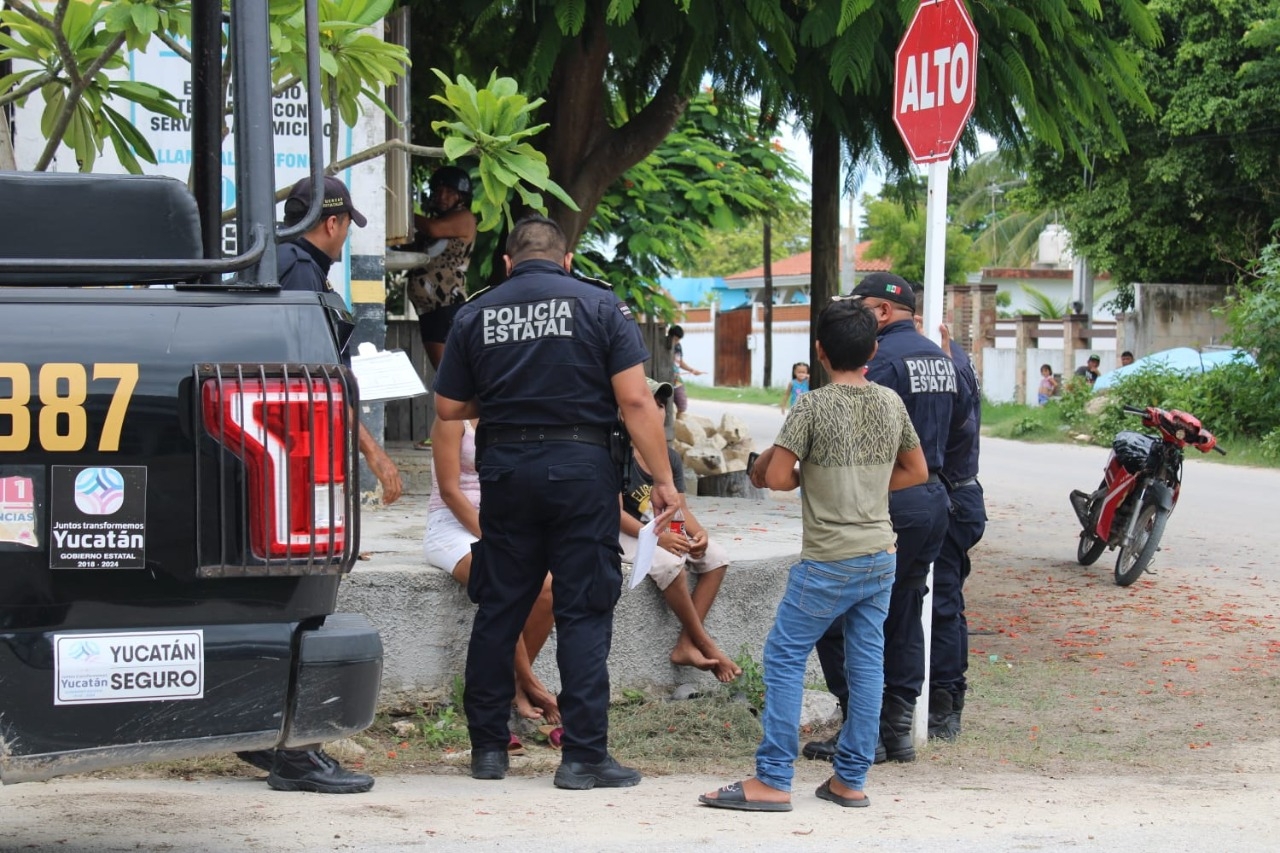 La detención ocurrió en calles de la comisaría, cuando varios policías abordaron a un sujeto de aproximadamente 30 años, sospechoso de portar narcóticos La detención ocurrió en calles de la comisaría, cuando varios policías abordaron a un sujeto de aproximadamente 30 años, sospechoso de portar narcóticos