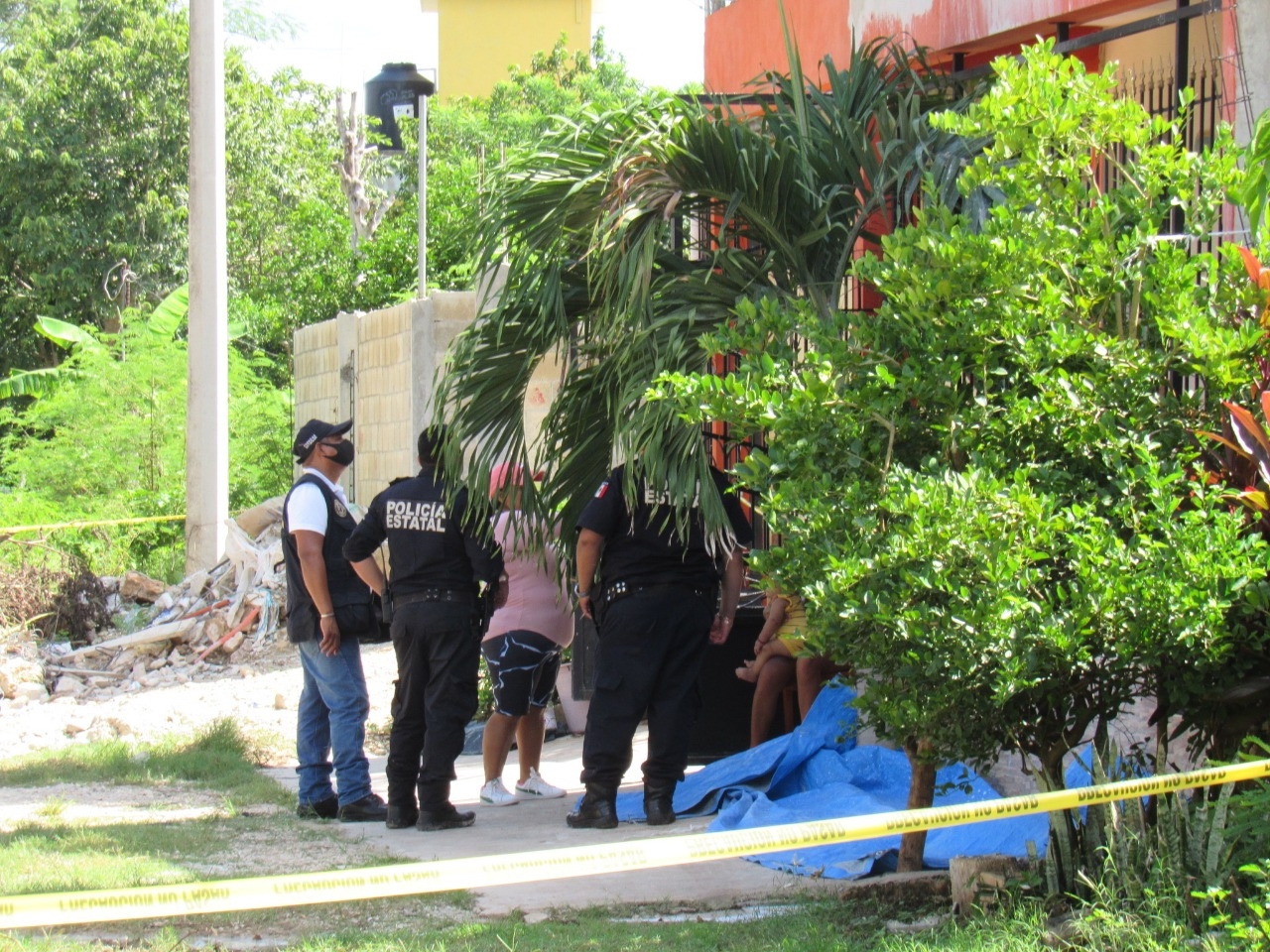 Los familiares del ahora difunto solicitaron ayuda, acudieron paramédicos, le aplicaron la técnica de Reanimación Cardiopulmonar, pero el hombre no reaccionó