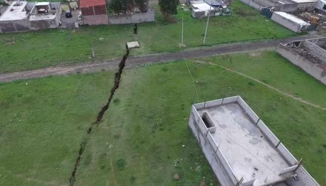 Vecinos de la colonia San Antonio exigen la intervención de autoridades, pues temen que la falla geológica provoque una tragedia