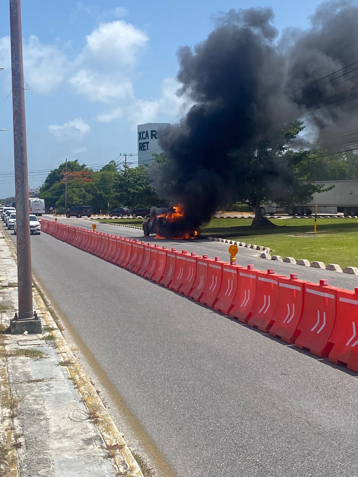 La camioneta usada como vulcanizadora móvil se quemó en plena vía que actualmente se encuentra en rehabilitación en Cancún La camioneta usada como vulcanizadora móvil se quemó en plena vía que actualmente se encuentra en rehabilitación en Cancún