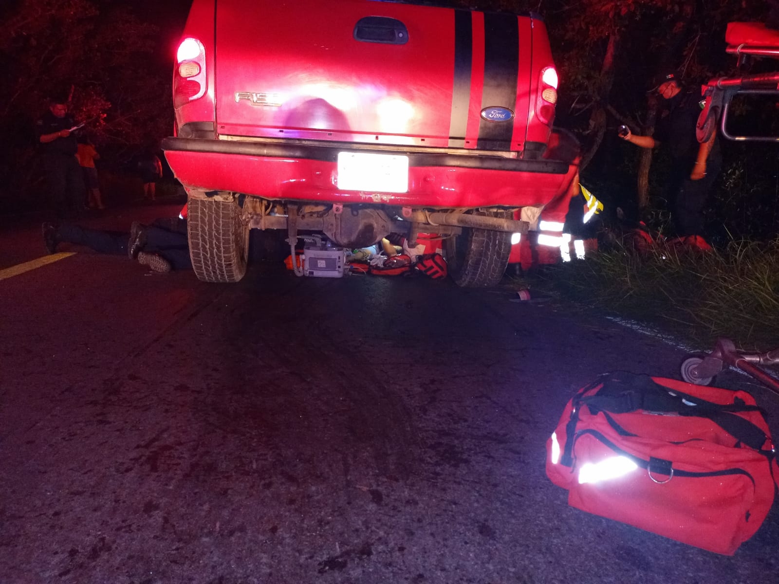 El cuerpo de la mujer, se informó, que quedó sumamente herido, por lo que fue necesario conectarla a un aparato para mantenerla con vida
