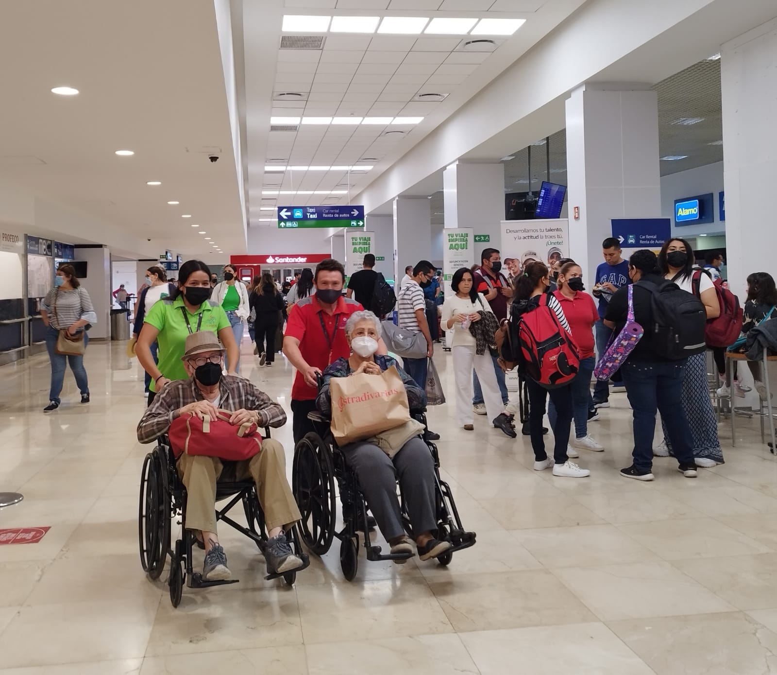 Desde muy temprano iniciaron las operaciones en la terminal área, como el vuelo 820 de Aeroméxico aterrizó a las 8:05 desde la capital del país Desde muy temprano iniciaron las operaciones en la terminal área, como el vuelo 820 de Aeroméxico aterrizó a las 8:05 desde la capital del país