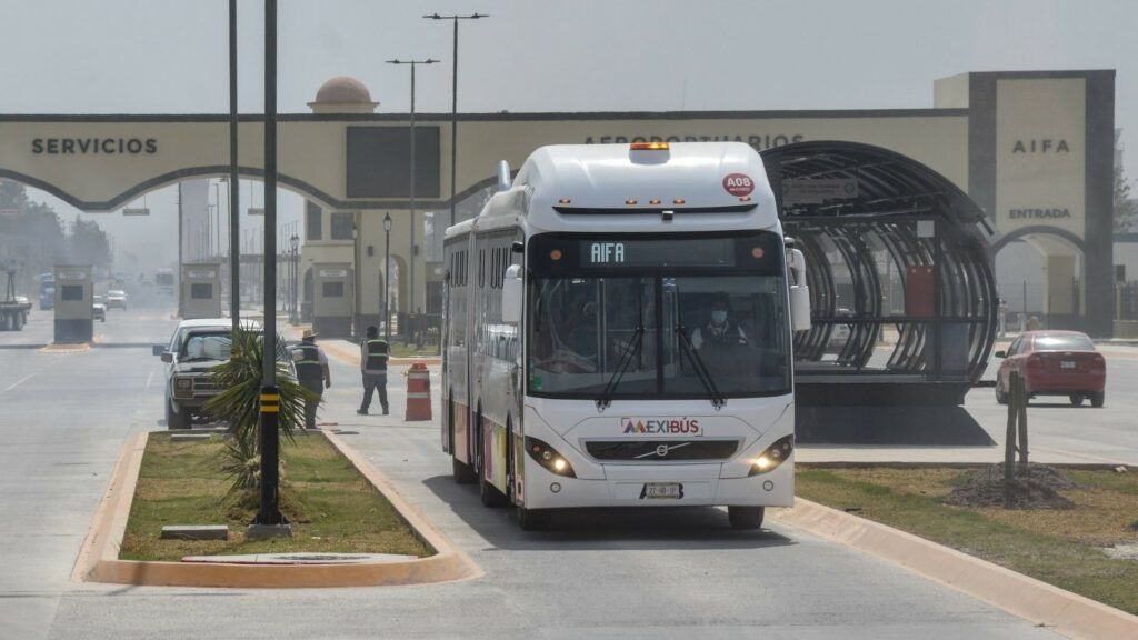 El AIFA se localiza en el municipio de Zumpango, a 50 kilómetros del Centro de la Ciudad de México y se puede llegar al sitio desde distintas rutas