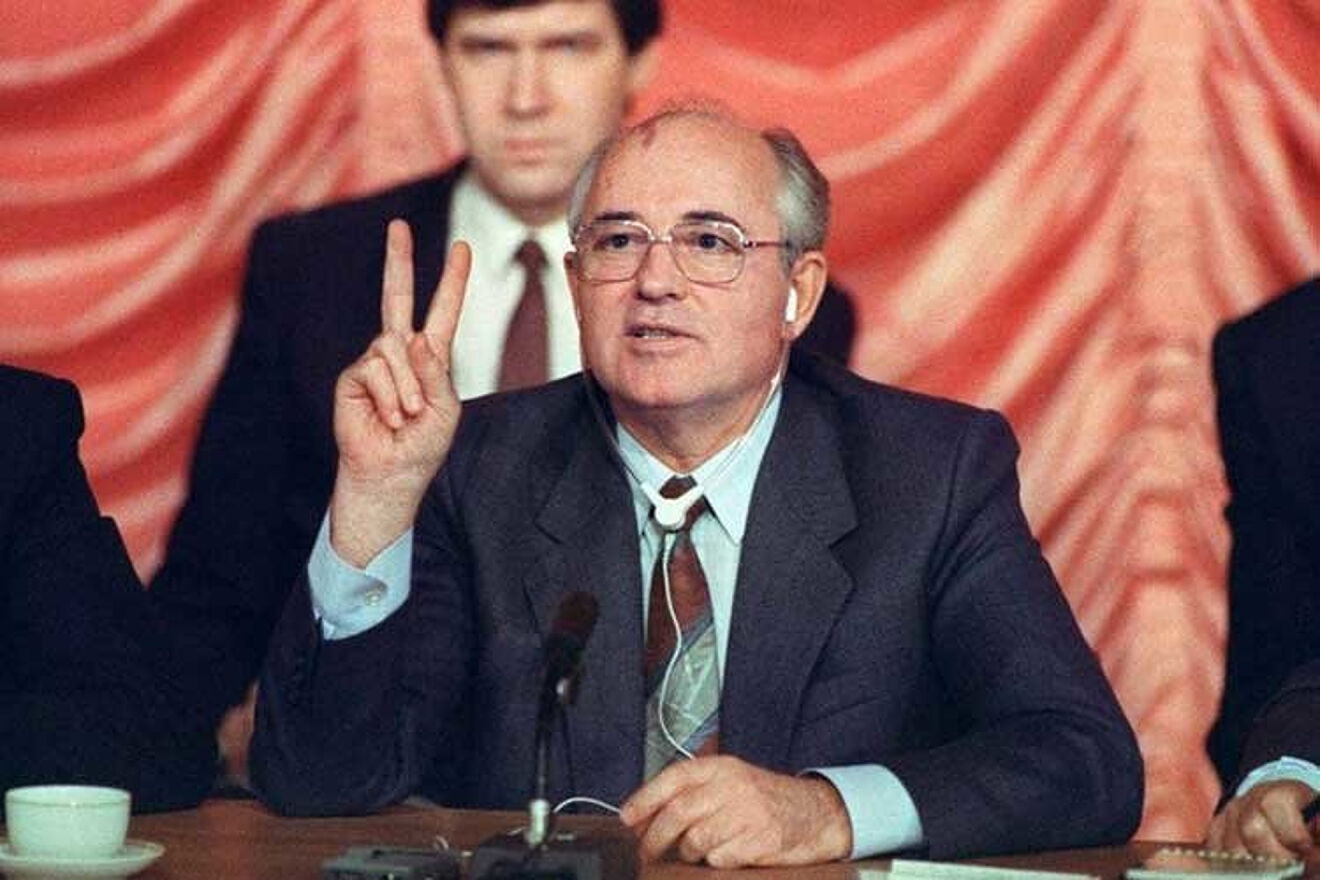 Mijaíl Gorbachov ascendió a la Presidencia de la Unión Soviética en marzo de 1985, al morir Konstantín Chernenko Mijaíl Gorbachov ascendió a la Presidencia de la Unión Soviética en marzo de 1985, al morir Konstantín Chernenko