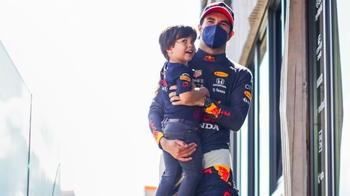 Hijo de 'Checo' Pérez da sus primeras carreras en el karting Hijo de 'Checo' Pérez da sus primeras carreras en el karting