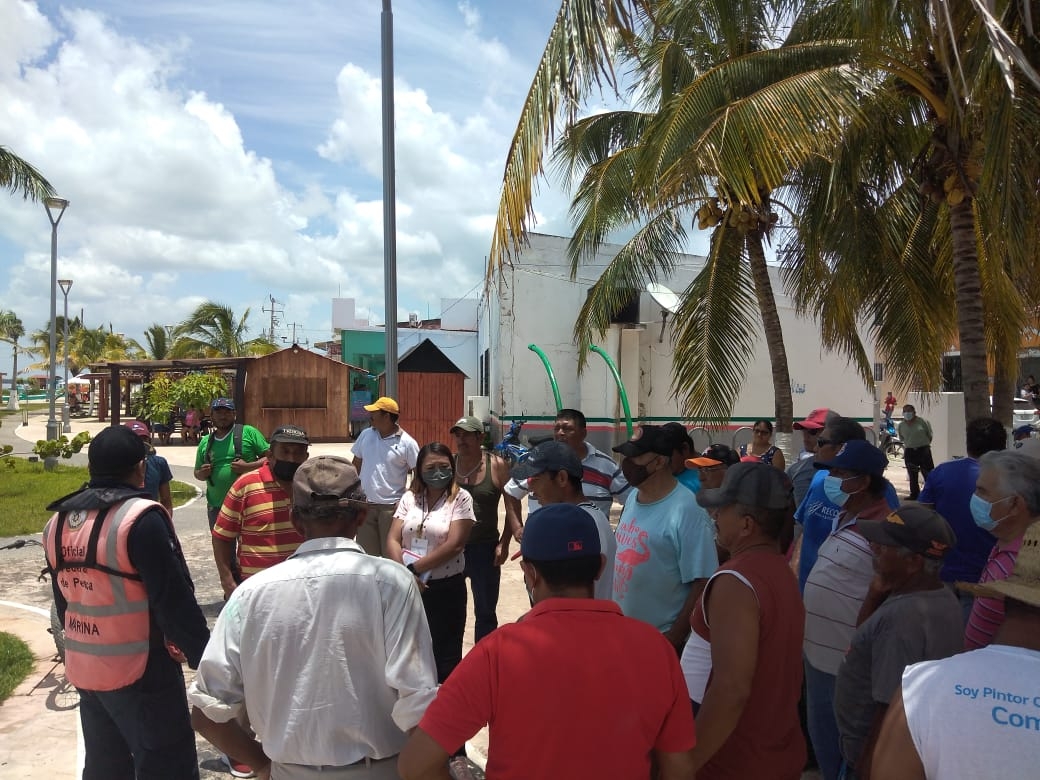 Los pescadores fueron amenazados con quitarles su lancha si seguían capturando con compresores