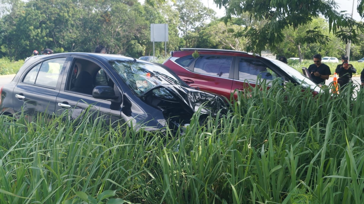 Tras el choque, ambos autos terminaron en la maleza. Foto: Francisco Martin