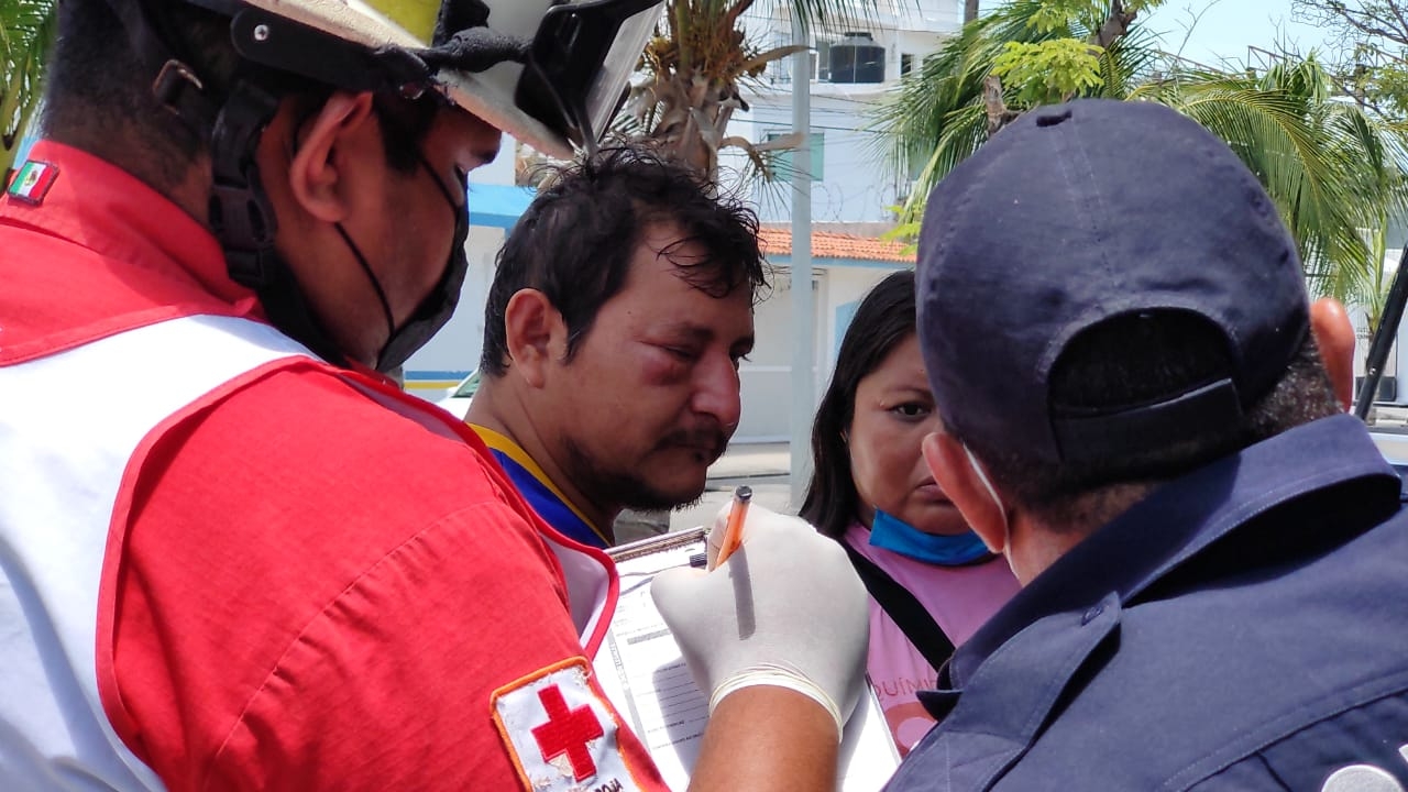 El hombre fue atendido por paramédicos de la Cruz Roja
