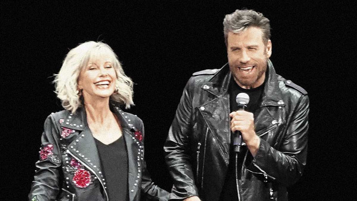 John Travolta y Olivia Newton John tuvieron un reencuentro cantando un tema clásico de Vaselina