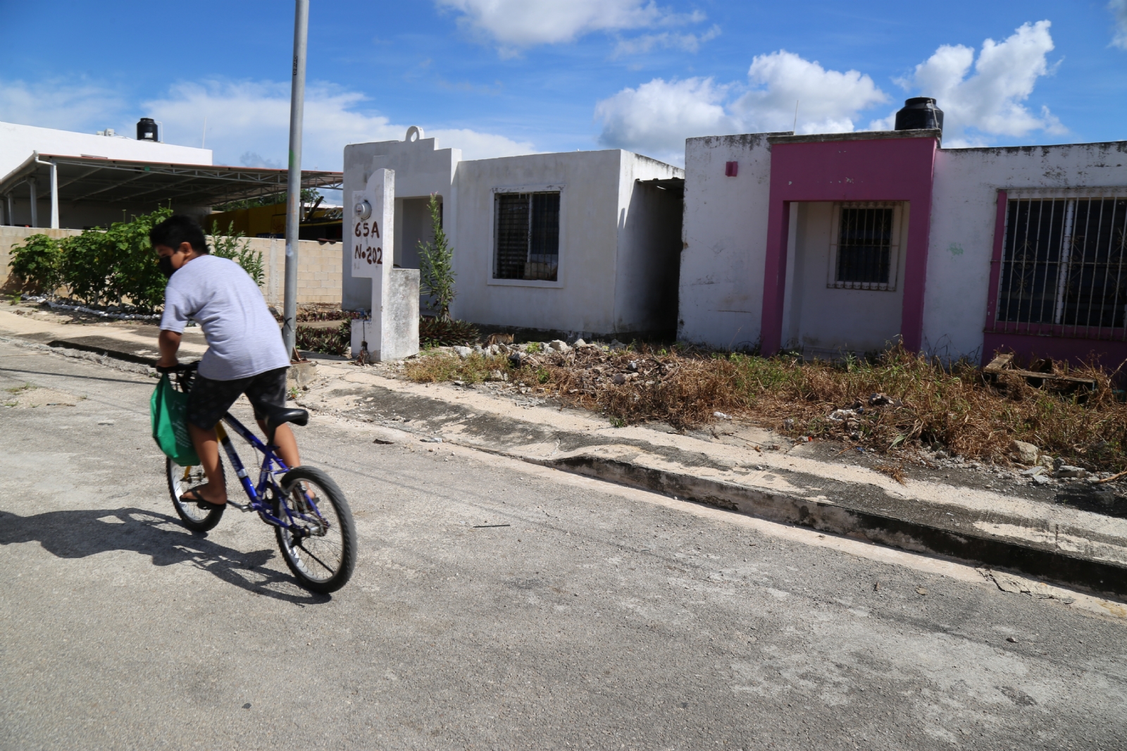 Compra de casas en Yucatán es para rentarlas, pero terminan abandonadas; revela la CMIC