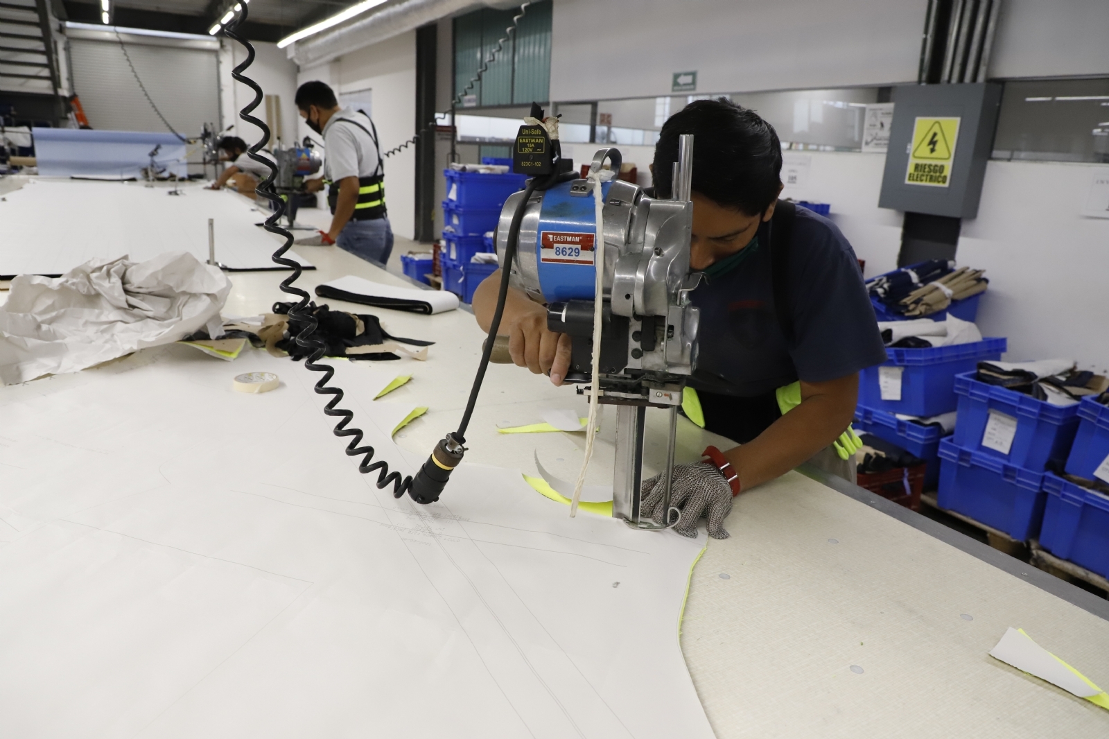 La expansión se dio en la generación, transmisión y distribución de energía eléctrica y suministro de agua La expansión se dio en la generación, transmisión y distribución de energía eléctrica y suministro de agua