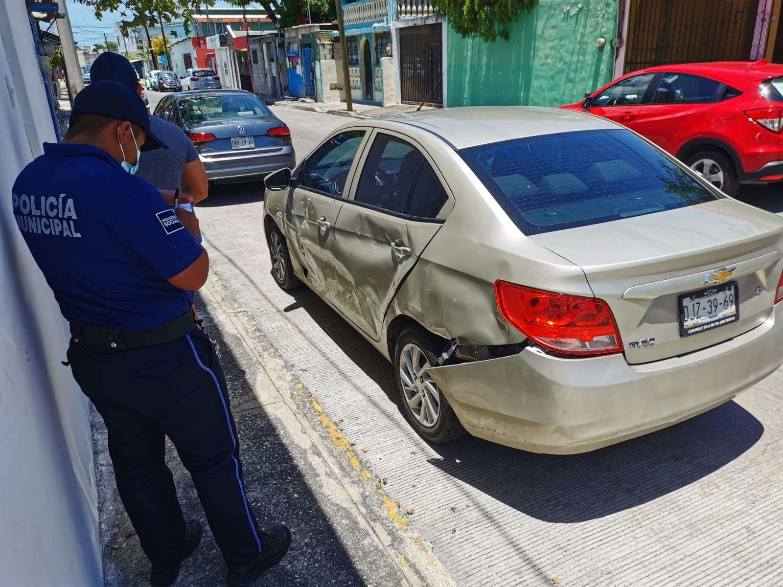 Pareja resulta herida tras no respetar el alto y ser arrollados por un vehículo en Ciudad del Carmen