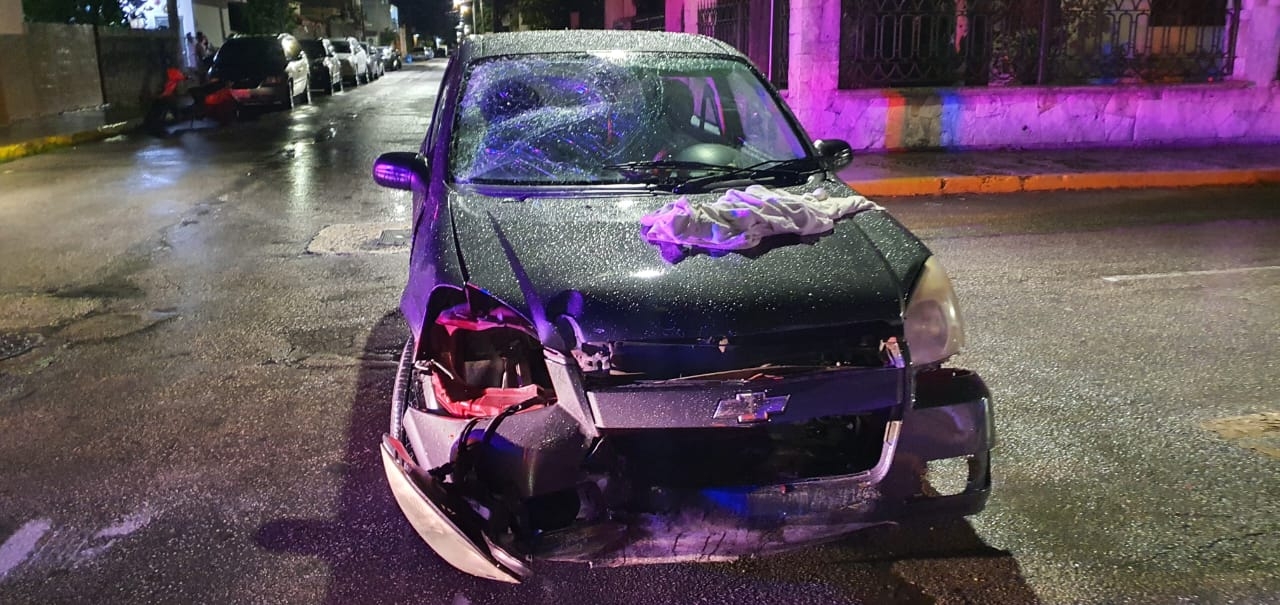 La automovilista resultó con lesiones leves, pero el vehículo registró daños en la parte frontal tras el accidente ocurrido en Cozumel La automovilista resultó con lesiones leves, pero el vehículo registró daños en la parte frontal tras el accidente ocurrido en Cozumel