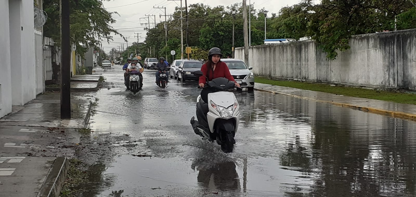 Algunas calles de Cozumel se vieron con acumulación de agua de lluvia por las precipitaciones que han caído en horas recientes en la ciudad Algunas calles de Cozumel se vieron con acumulación de agua de lluvia por las precipitaciones que han caído en horas recientes en la ciudad