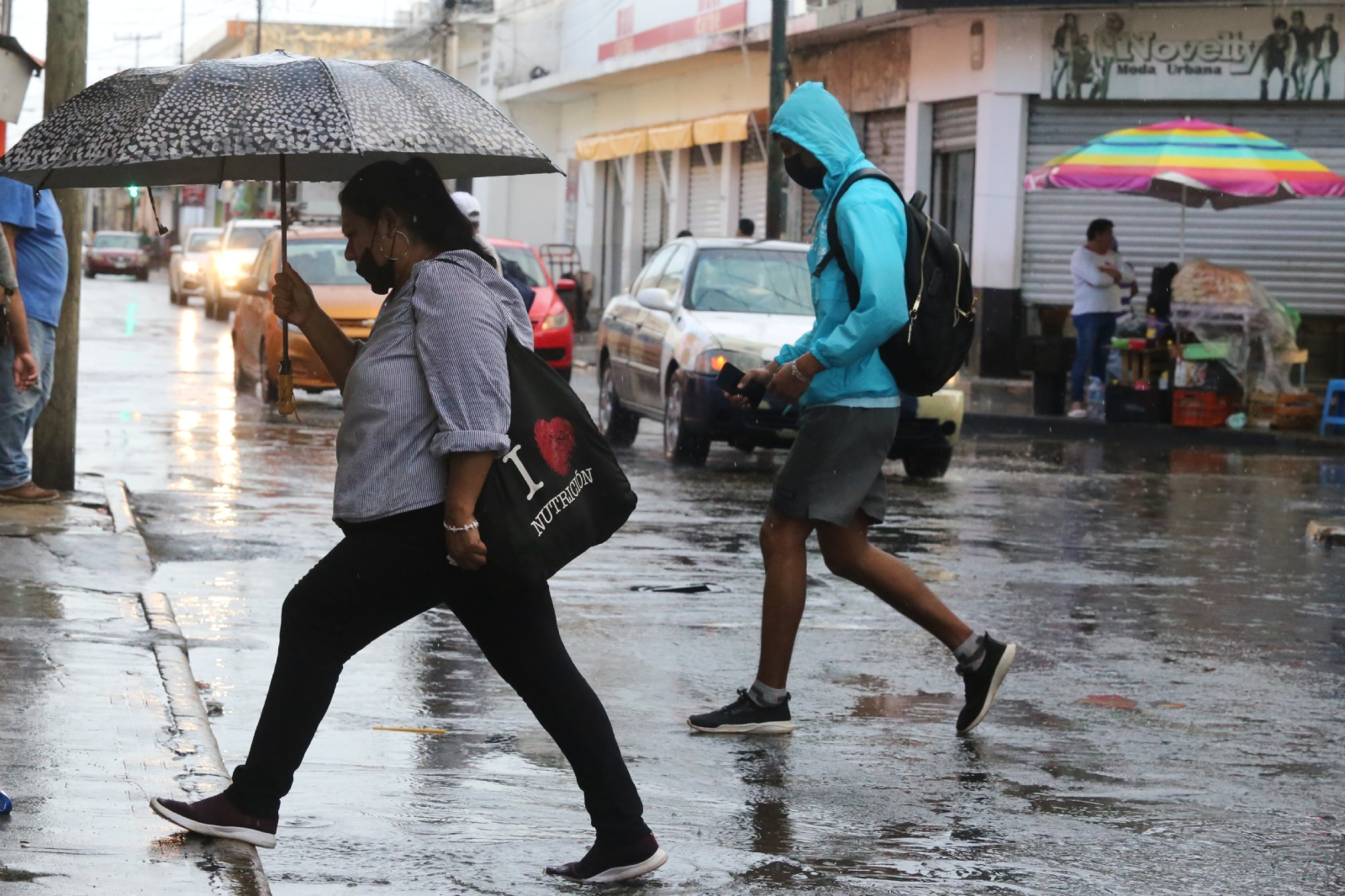 Se recomienda tomar precauciones por las fuertes lluvias de este jueves en Mérida