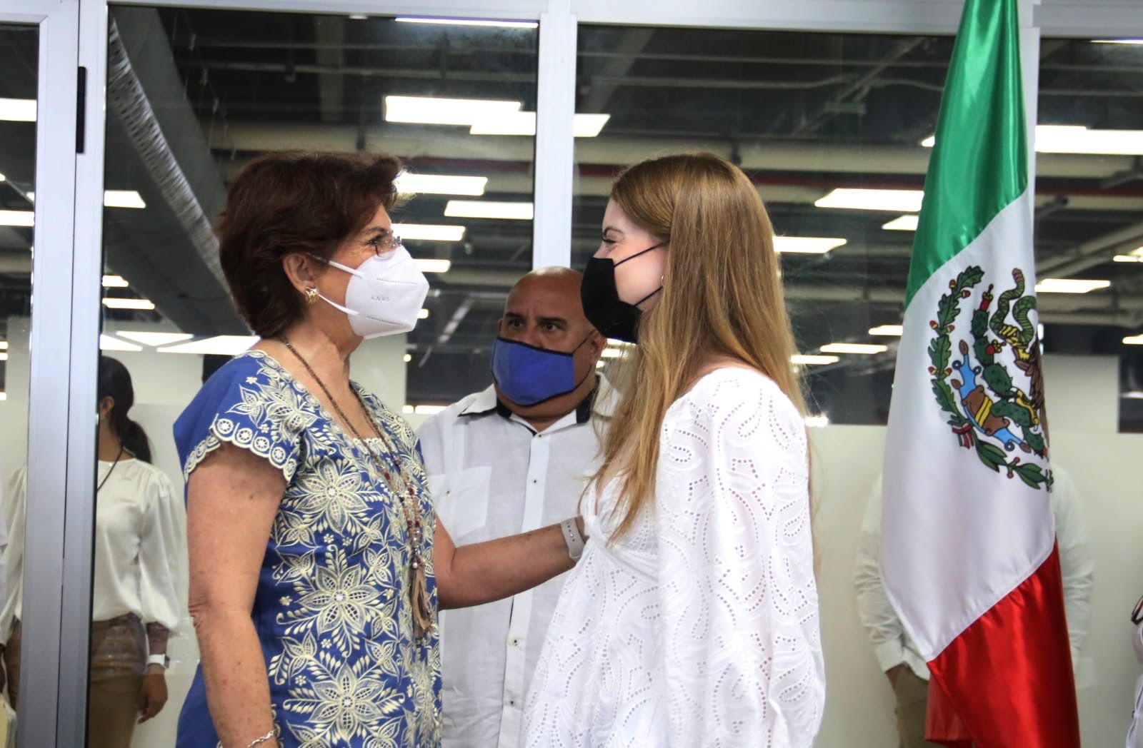 María Fritz Sierra, titular de la Secretaría General del Gobierno, se reunió con encargada de este programa, Lía Bellefontaine en Mérida