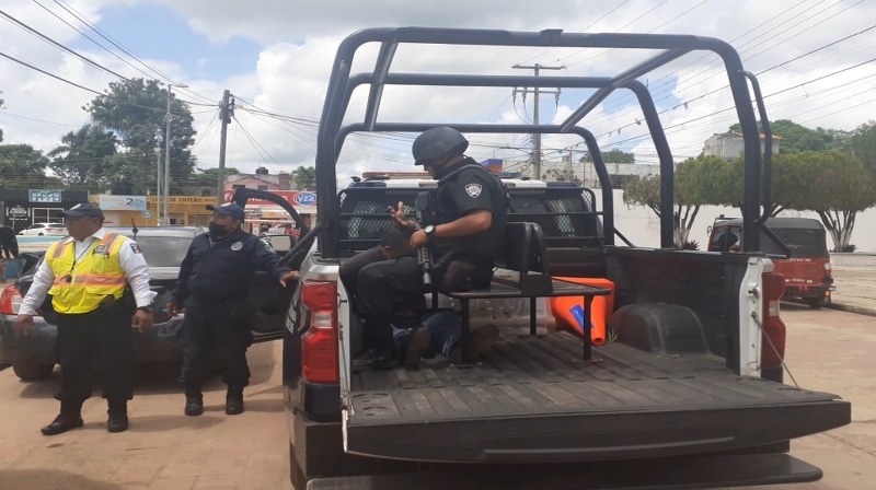El detenido fue llevado a la cárcel mientras su esposa fue llevada ante un juez en José María Morelos para interponer su denuncia El detenido fue llevado a la cárcel mientras su esposa fue llevada ante un juez en José María Morelos para interponer su denuncia