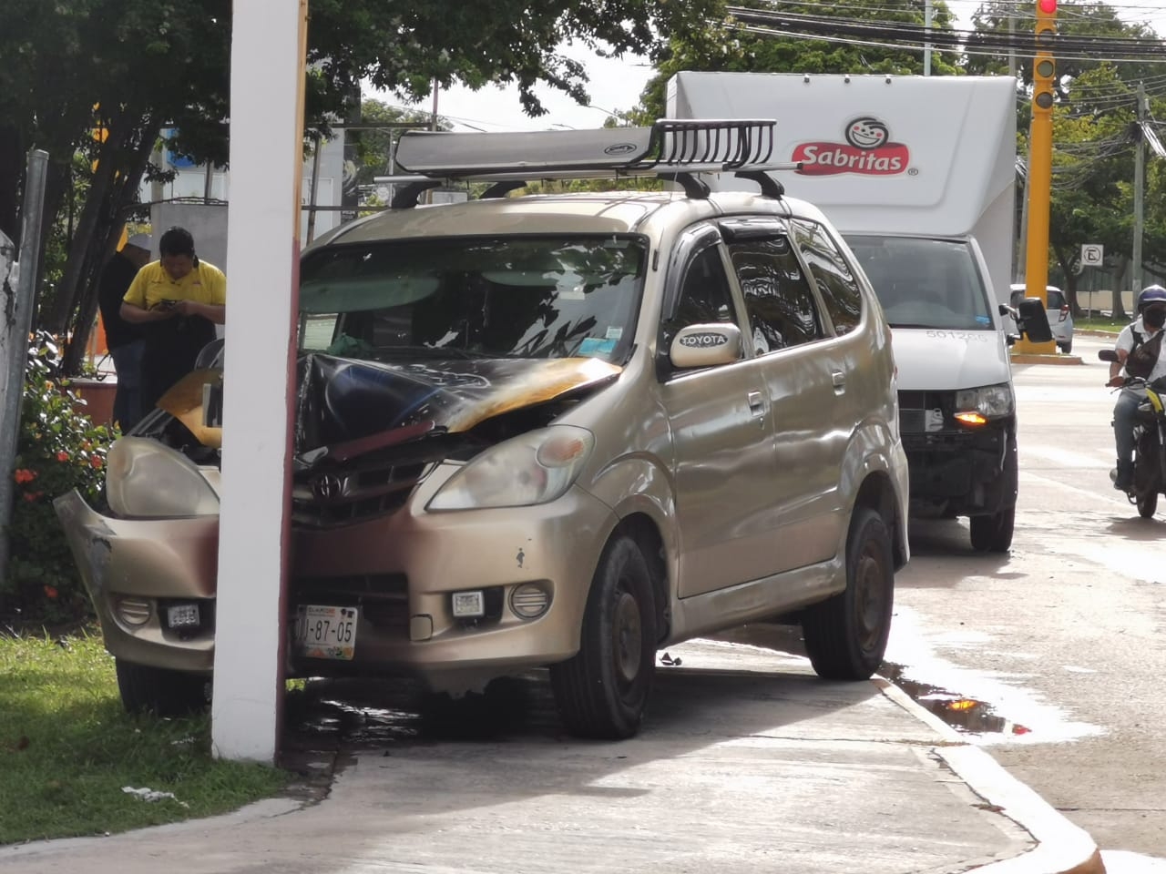 Conductora pierde el control e impacta a camioneta en Ciudad del Carmen Conductora pierde el control e impacta a camioneta en Ciudad del Carmen