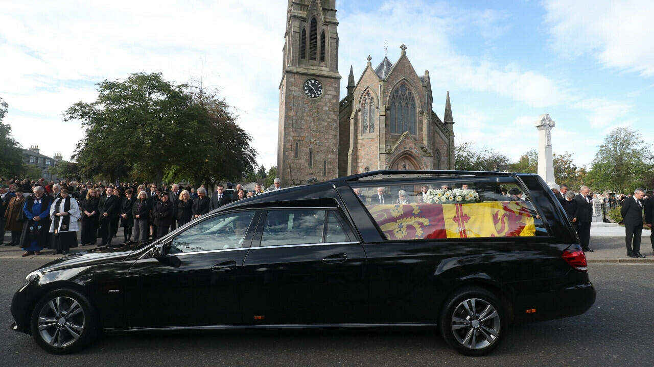 Un guardia real se desmayó mientras se llevaba a cabo el funeral de la Reina Isabel
