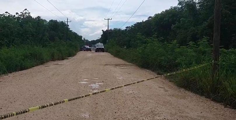 Vecinos aseguran que fue un vehículo quien tiró el cuerpo sobre el terreno