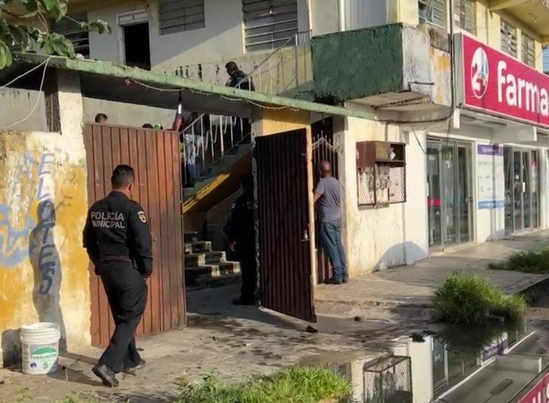 Policías ingresaron a una cuartería en Chetumal para detener al joven que se llevó a la fuerza a la menor de edad a dicho inmueble Policías ingresaron a una cuartería en Chetumal para detener al joven que se llevó a la fuerza a la menor de edad a dicho inmueble