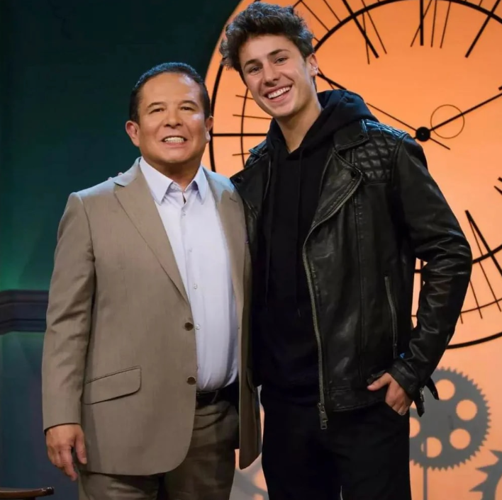 Gustavo Adolfo Infante reveló que creyó que Juanpa Zurita le pegaría después de que lo criticó por Love Army México Gustavo Adolfo Infante reveló que creyó que Juanpa Zurita le pegaría después de que lo criticó por Love Army México