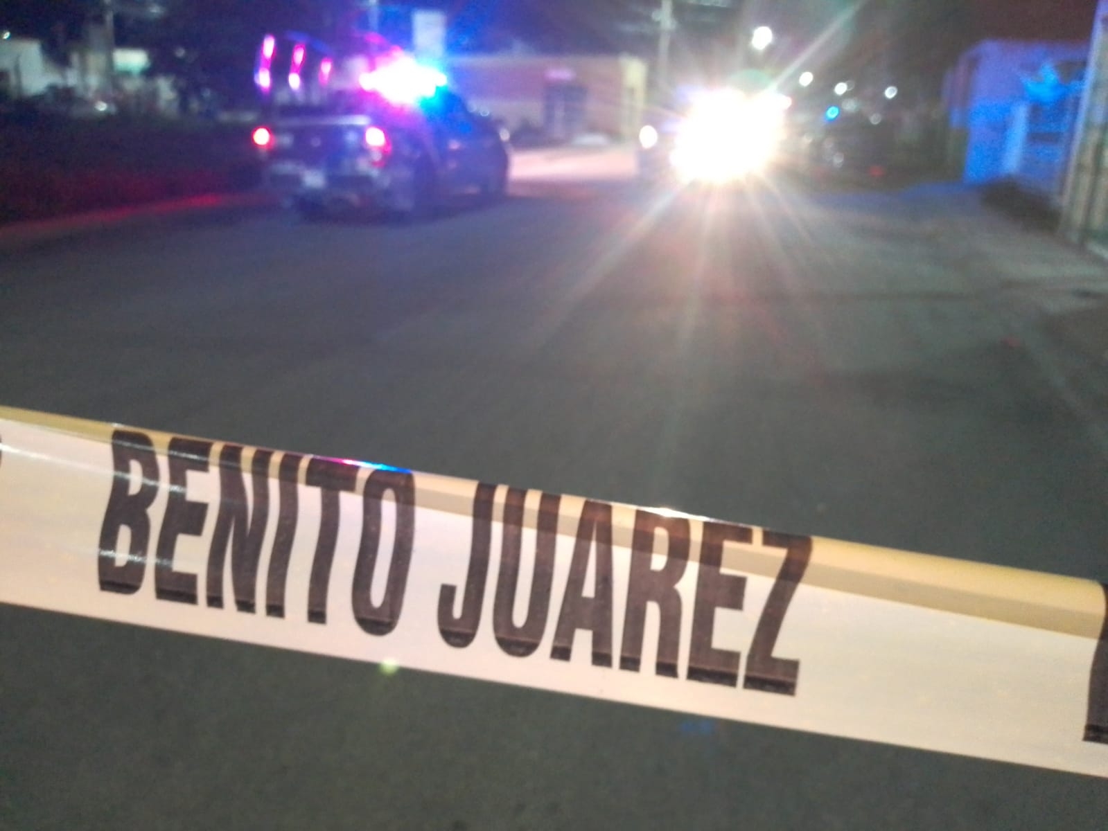Sujetos a bordo de un taxi balean a un hombre que perdió la vida en Cancún Sujetos a bordo de un taxi balean a un hombre que perdió la vida en Cancún
