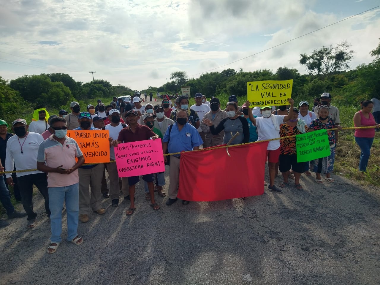 Pobladores de Las Coloradas cerrarán la entrada al puerto hasta el medio día Pobladores de Las Coloradas cerrarán la entrada al puerto hasta el medio día