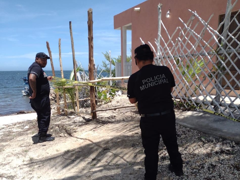 De acuerdo con la información, los propietarios de los terrenos cercaron el acceso a la playa e invadieron la vía pública De acuerdo con la información, los propietarios de los terrenos cercaron el acceso a la playa e invadieron la vía pública